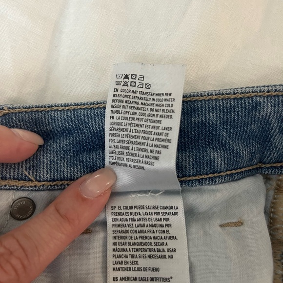 AE Mom Straight Jeans Washed Out Blue - Picture 7 of 8